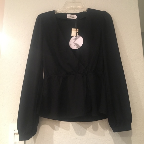 lLine and Dot Top - Picture 2 of 8